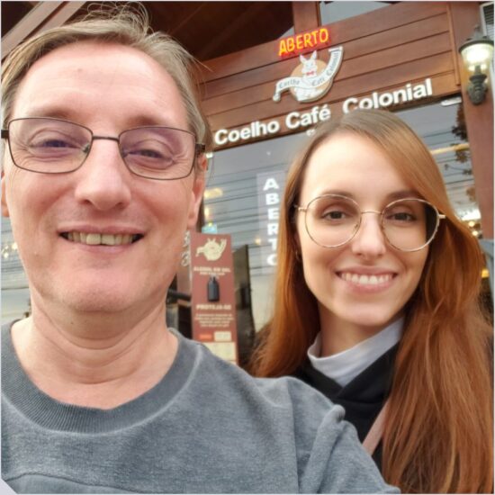 Fabio e Camila Juchen no Coelho Café Colonial em Gramado